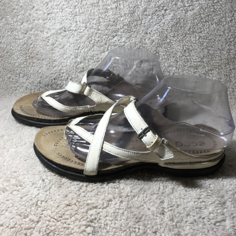 Ecco Women’s Cream Colored Patent Sandals Size 38